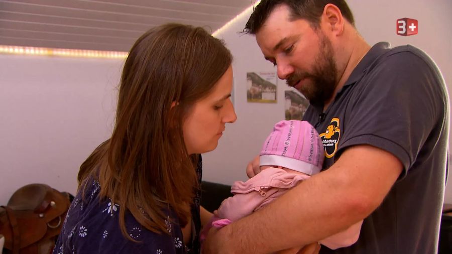 Stefanie und Adrian im Babyglück.