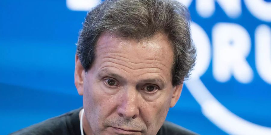 Der Internet-Bezahldienst PayPal dürfte laut Insidern bald mit der Social-Media-Plattform Pinterest zusammen spannen. Es zeichnet sich eine 45 Milliarden Dollar schwere Übernahme ab. Im Bild der PayPal-Konzernchef Dan Schulman.(Archivbild)