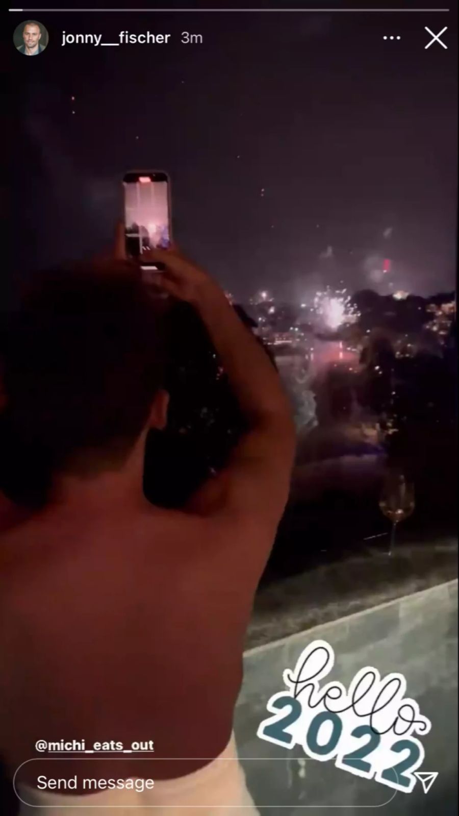 Jonny Fischer und Ehemann Michi Angehrn verfolgten das Feuerwerk in Thailand vom Pool aus.