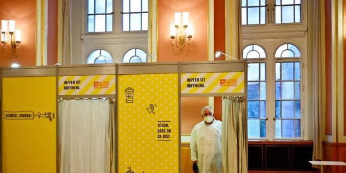 Impfzentrum für Kinder im Roten Rathaus in Berlin Impfzentrum für Kinder im Roten Rathaus in Berlin