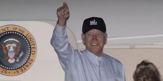 US-Präsident Joe Biden lädt für Dezember 110 Staaten zu einem Demokratie-Gipfel ein. Auf der Liste fehlen einige gewichtige Staaten wie etwa China. US-Präsident Joe Biden lädt für Dezember 110 Staaten zu einem Demokratie-Gipfel ein. Auf der Liste fehlen einige gewichtige Staaten wie etwa China.