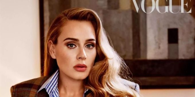 Die britische Sängerin Adele meldet sich zurück - auch mit einem Interview in der amerikanischen «Vogue». Foto: Alasdair Mclellan/PA Media/Vogue/dpa Die britische Sängerin Adele meldet sich zurück - auch mit einem Interview in der amerikanischen «Vogue». Foto: Alasdair Mclellan/PA Media/Vogue/dpa