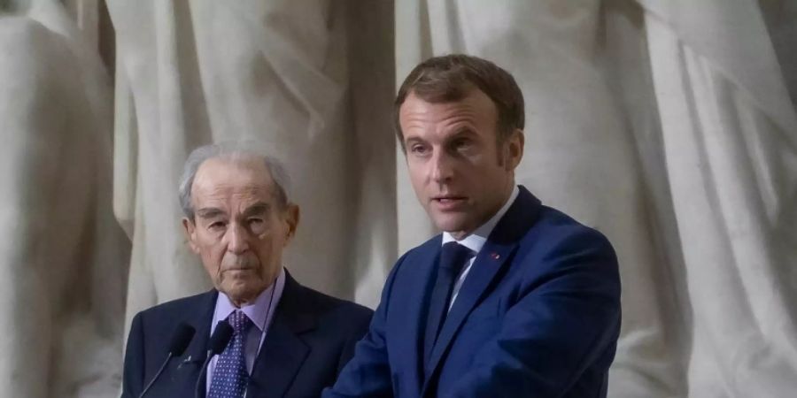 Macron (r.) mit Robert Badinter