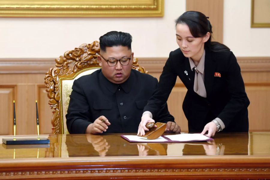 Kim Jong Un und seine Schwester Kim Yo Jong fotografiert am 19. September 2018.