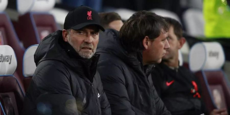 Jürgen Klopp (l) und seine Liverpooler mussten bei West Ham eine Niederlage einstecken. Foto: Ian Walton/AP/dpa