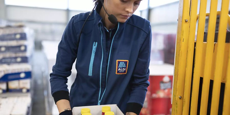 Der Mindestlohn bei Aldi steigt im kommenden Jahr um 2,8 Prozent an. (Archivbild)