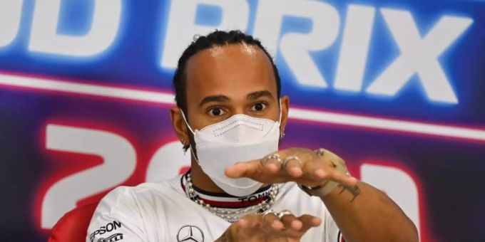 Wünscht sich im Kampf gegen Missstände aller Art mehr meinungsstarke Sportler: Lewis Hamilton. Foto: Andrej Isakovic/AFP POOL/AP/dpa Wünscht sich im Kampf gegen Missstände aller Art mehr meinungsstarke Sportler: Lewis Hamilton. Foto: Andrej Isakovic/AFP POOL/AP/dpa