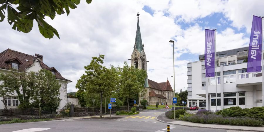 Die römisch-katholische Kirche Herz Jesu an der Röschenzstrasse in Laufen.