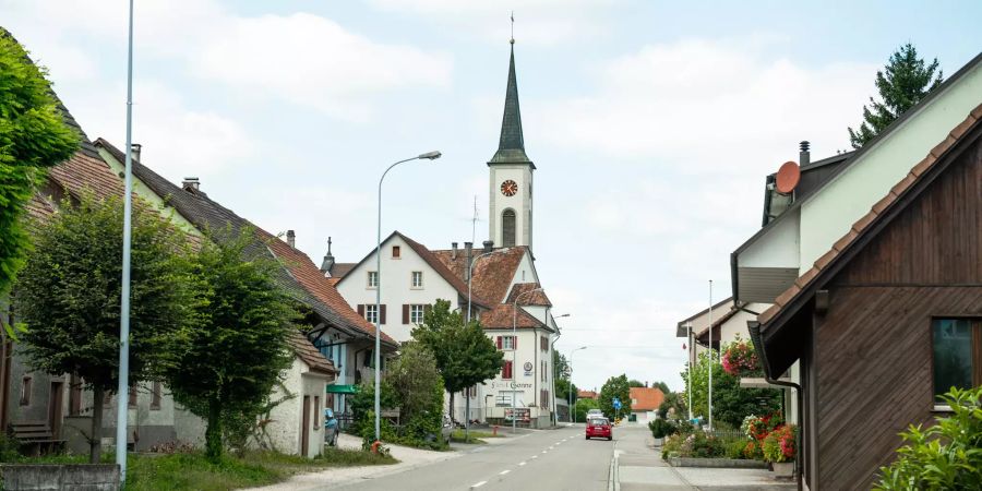 Einfahrt Richtung Eiken auf der Hauptstrasse.