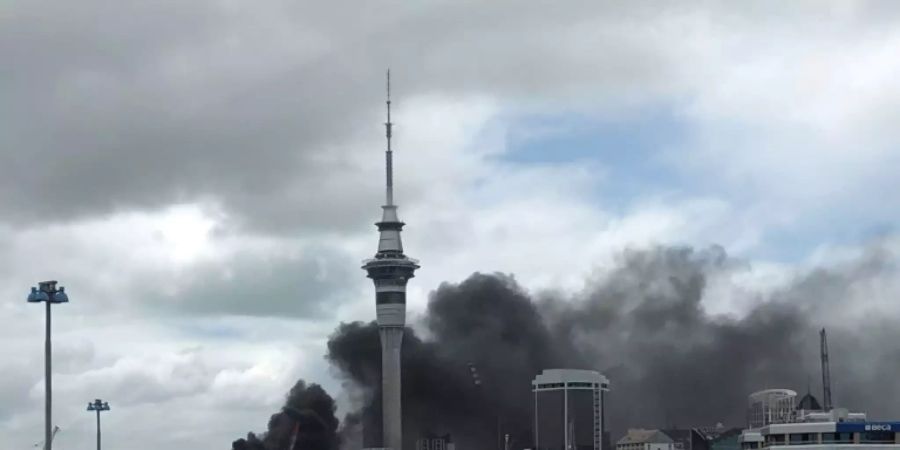 Rauchwolken in der Innenstadt von Auckland
