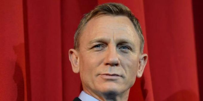 Daniel Craig bei der Deutschlandpremiere des James Bond Films «Spectre». Foto: Britta Pedersen/dpa-Zentralbild/dpa Daniel Craig bei der Deutschlandpremiere des James Bond Films «Spectre». Foto: Britta Pedersen/dpa-Zentralbild/dpa