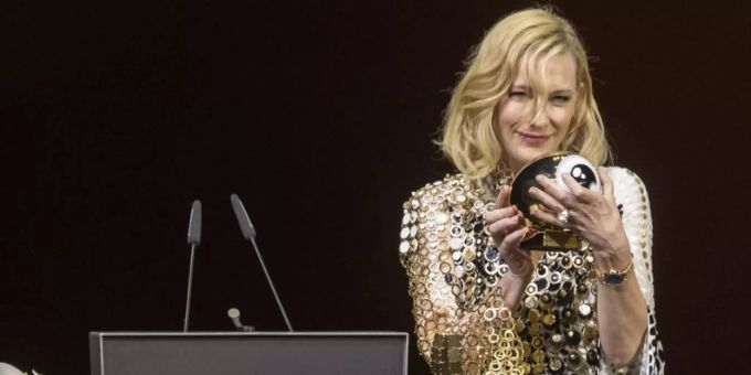 Die australische Schauspielerin Cate Blanchett freut sich über die «verrückte» Idee des Zurich Film Festivals, ihr den «Golden Icon Award» zu verleihen. (Keystone/Ennio Laenza) Die australische Schauspielerin Cate Blanchett freut sich über die «verrückte» Idee des Zurich Film Festivals, ihr den «Golden Icon Award» zu verleihen. (Keystone/Ennio Laenza)
