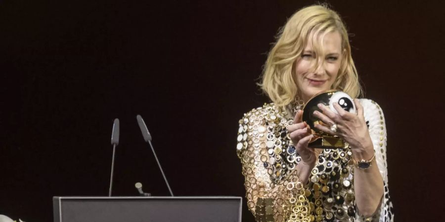 Die australische Schauspielerin Cate Blanchett freut sich über die «verrückte» Idee des Zurich Film Festivals, ihr den «Golden Icon Award» zu verleihen. (Keystone/Ennio Laenza)