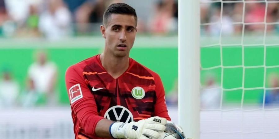 Der VfL Wolfsburg muss weiter auf Koen Casteels verzichten. Foto: Peter Steffen/dpa