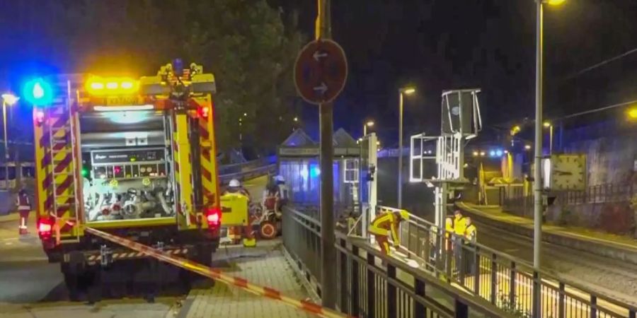 Rettungseinsatz am Unfallort in Bruchsal. Foto: Aaron Klewer/Einsatz-Report24/dpa