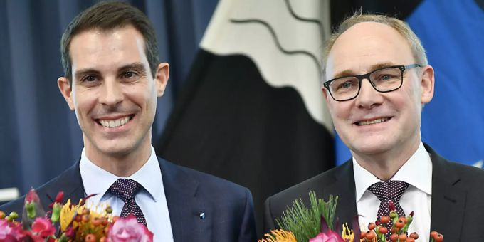 Bürgerliches Aargauer Duo: Thierry Burkart (FDP), links, und Hansjörg Knecht (SVP) strahlen nach ihrer Wahl in den Ständerät. ständerat aargau