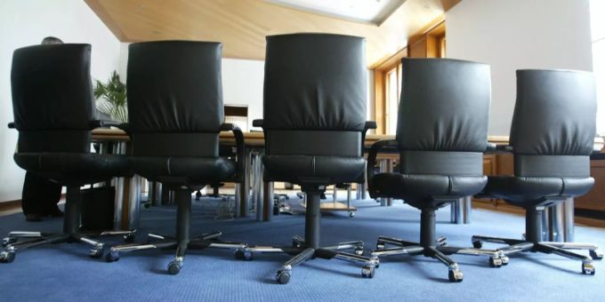 Die Stühle des Nidwaldner Regierungsrats. Nidwaldner Regierungsrat SVP