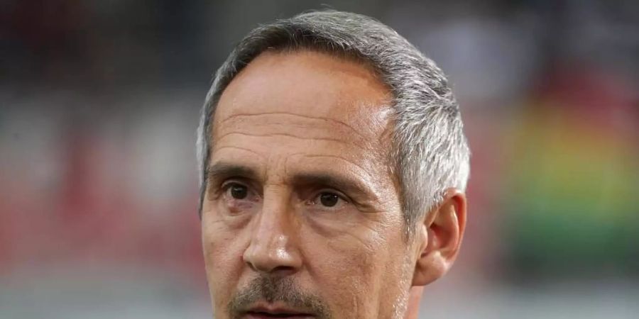 Adi Hütter hat für die Partie gegen Vitoria einen Sieg als Ziel ausgegeben: «Wir gehen in jedes Spiel, um es zu gewinnen.». Foto: Hasan Bratic/dpa