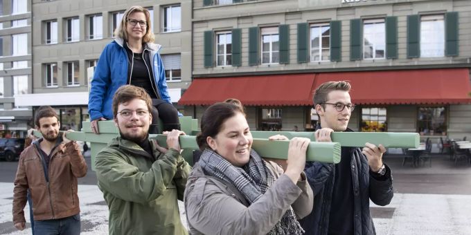 Mitglieder der Jungfreisinnigen Schweiz lancieren die Renteninitiative am Dienstag, 5. November 2019 in Bern. jungfreisinnige renteninitiative