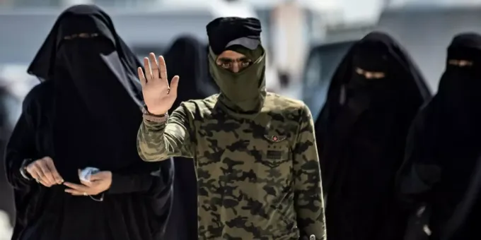 Syrische Kurden Melden Flucht Von Hunderten Is Familien Aus Lager