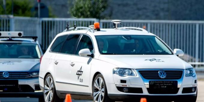 Autonom fahrende Fahrzeuge sind in Deutschland derzeit noch in der Testphase. Foto: Hauke-Christian Dittrich/dpa Autonom fahrende Fahrzeuge sind in Deutschland derzeit noch in der Testphase. Foto: Hauke-Christian Dittrich/dpa