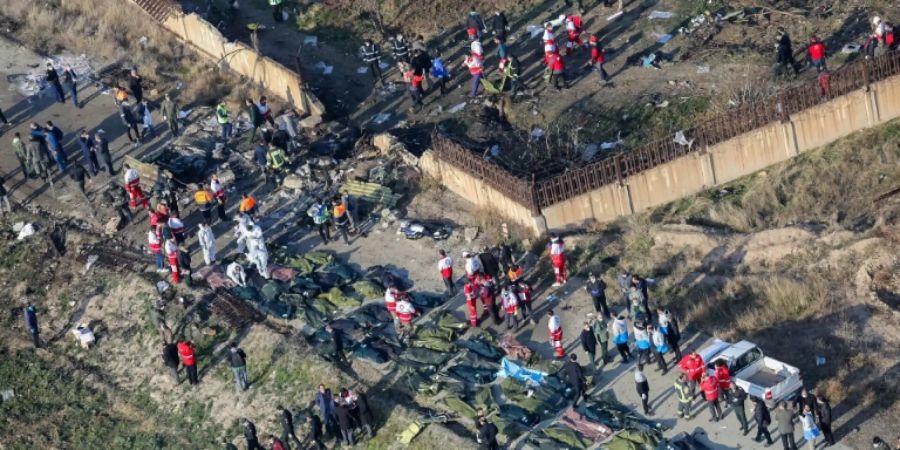 Rettungskräfte am Absturzort