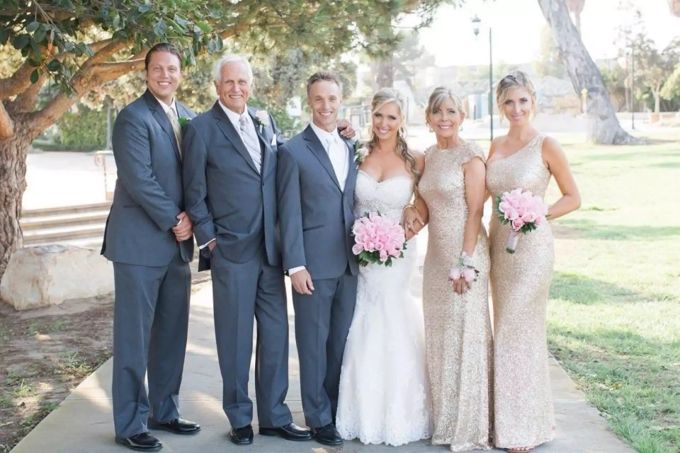 Ein Bild aus glücklichen Tagen: Ron Ely und seine Familie. Sen Sohn Cameron (l.) soll seine Mutter (2.v.r.) ermordet haben. Ron Ely