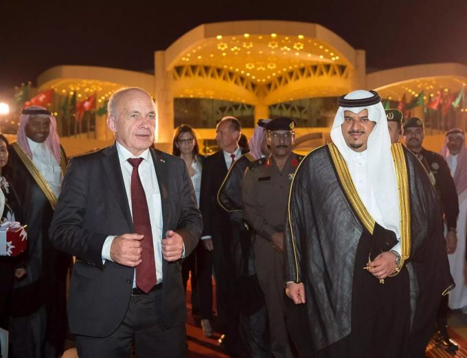 Bundespräsident Ueli Maurer bei seinem Besuch in Riad mit Prinz Mohammed bin Abdulrahman bin Abdul Aziz. Die Einladung zum G20-Gipfel erfolgte vor Maurers Reise. ueli maurer