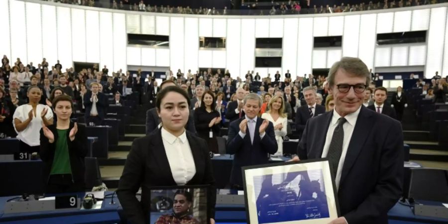 Jewher Ilham und Parlamentspräsident David Sassoli