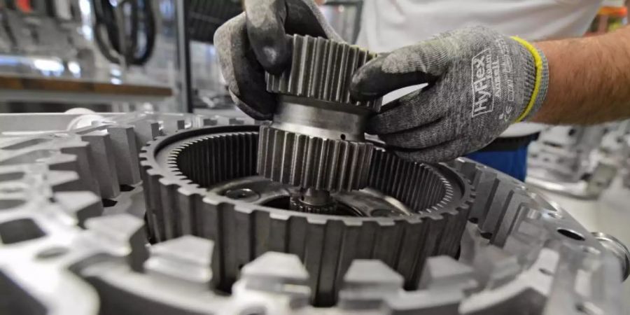 Getriebe-Produktion: Die Stimmung in der deutschen Wirtschaft hellt sich auf. Foto: Felix Kästle/dpa
