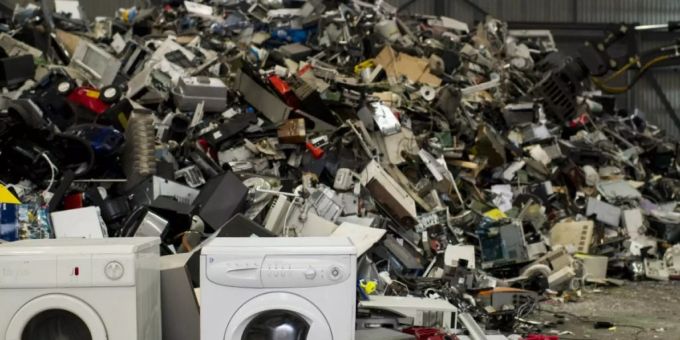 Weniger Elektroschrott dank langlebigeren Geräten: ein neues Vorstosspaket will der Wegwerfmentalität entgegenwirken. (Themenbild) elektroschrott
