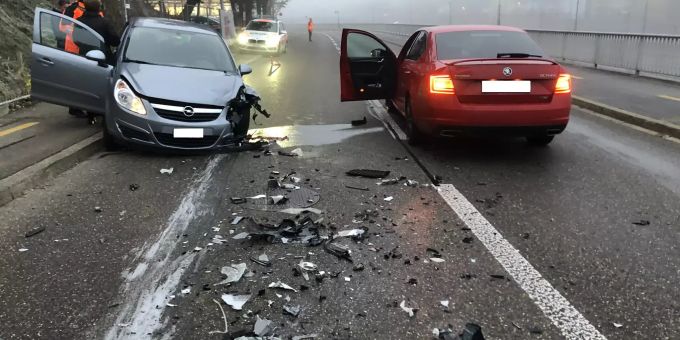 Mehrere Verkehrsunfälle aufgrund Glatteis Mehrere Verkehrsunfälle aufgrund Glatteis