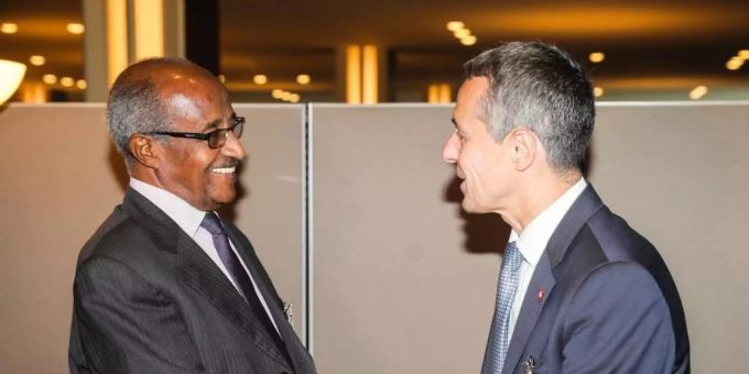 Zum zweiten Mal traf Bundesrat Cassis in New York den eritreischen Aussenminister Osman Saleh Mohammed. Nach Ansicht des Schweizer Aussenministers ist es aber noch zu früh, um ein Rückübernahmeabkommen mit Eritrea auf den Tisch zu bringen. Zum zweiten Mal traf Bundesrat Cassis in New York den eritreischen Aussenminister Osman Saleh Mohammed. Nach Ansicht des Schweizer Aussenministers ist es aber noch zu früh, um ein Rückübernahmeabkommen mit Eritrea auf den Tisch zu bringen.