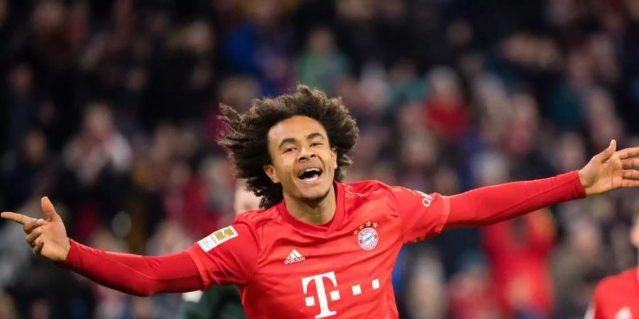 Joshua Zirkzee vom FC Bayern München jubelt über seinen Treffer zum 1:0. Foto: Matthias Balk/dpa