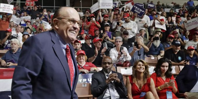 Trumps Anwalt Rudy Giuliani. Trump Impeachment Giuliani's Fixers