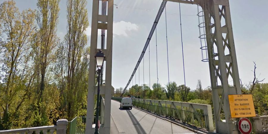 Aufnahme des Internet-Dienstes Google Earth von der Brücke in Mirepoix-sur-Tarn, aufgenommen im Jahr 2018.
