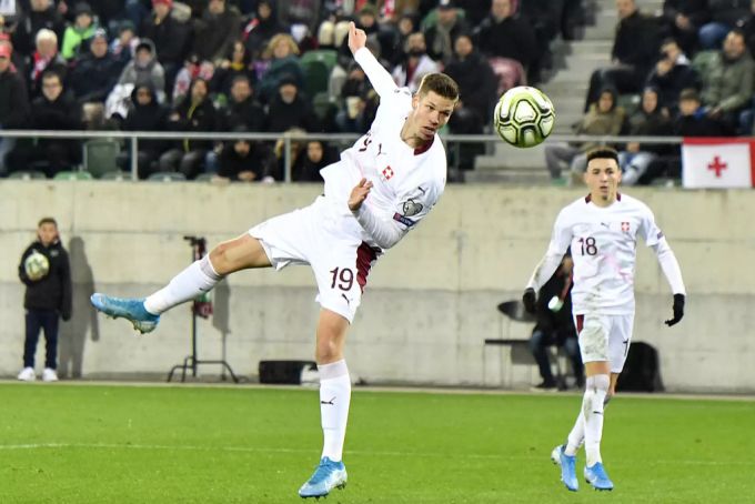 Cedric Itten köpft die Nati gegen Georgien zum Sieg. albian ajeti