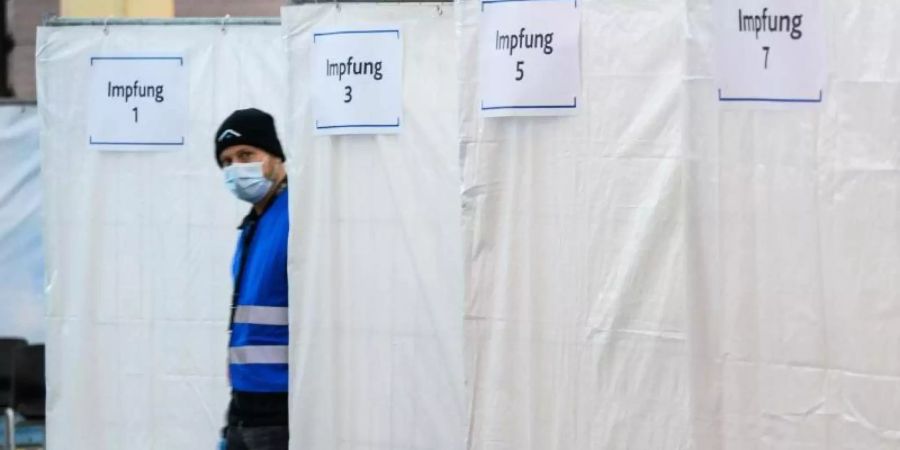 Blick in ein Probe-Impfzentrum in Rheinland-Pfalz. Foto: Andreas Arnold/dpa