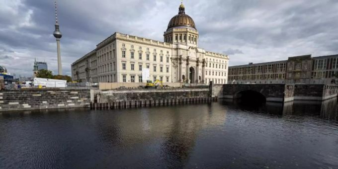 Blick über die Spree auf das Humboldt Forum. Foto: Fabian Sommer/dpa Blick über die Spree auf das Humboldt Forum. Foto: Fabian Sommer/dpa