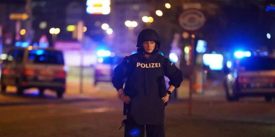 Einsatz der Polizei am Schwedenplatz in Wien. Foto: Georg Hochmuth/APA/dpa