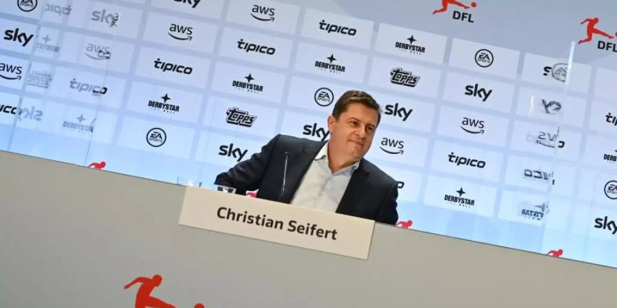Christian Seifert, Sprecher des Präsidiums der DFL Deutsche Fussball Liga e.V., spricht im Anschluss an die DFL-Mitgliederversammlung auf einer Pressekonferenz. Foto: Arne Dedert/dpa