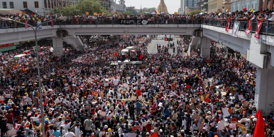 Nach dem Militärputsch in Myanmar - Proteste