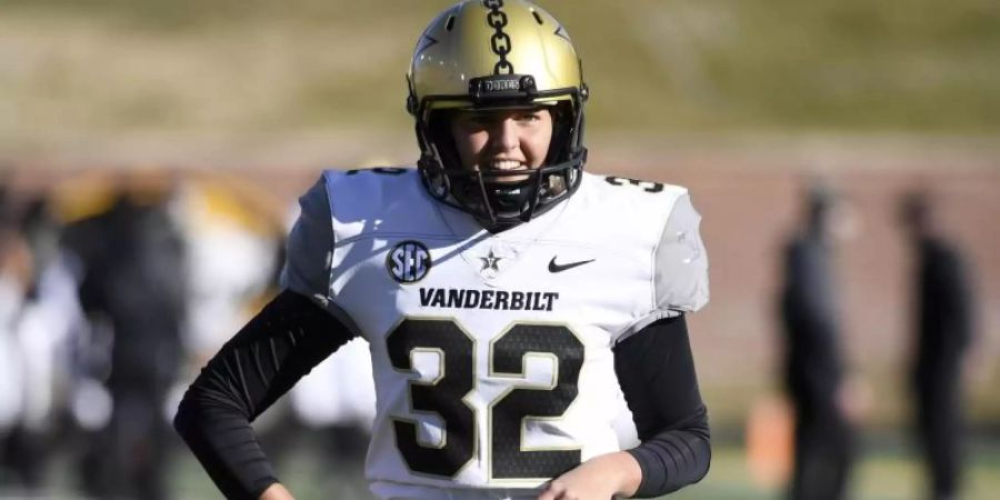 Sarah Fuller von den Vanderbilt Commodores wärmt sich vor dem Spiel auf. Foto: L.G. Patterson/FR23535 AP/dpa