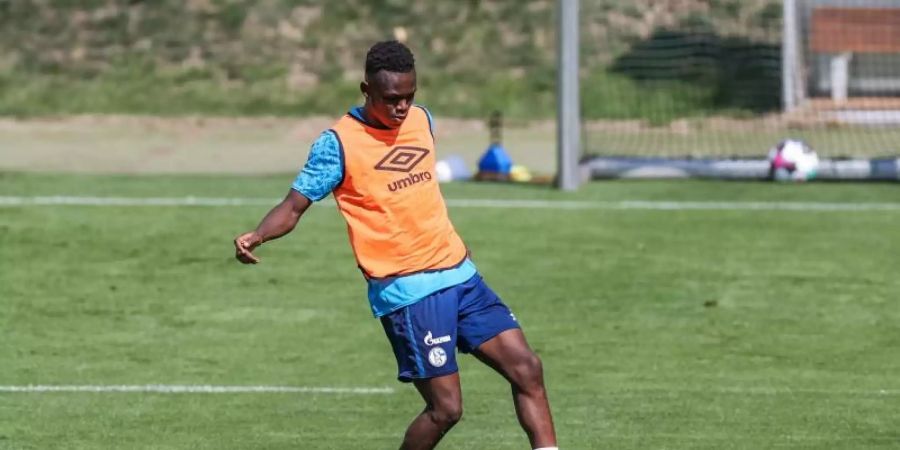 Rabbi Matondo verlässt den FC Schalke 04 auf Leihbasis. Foto: Tim Rehbein/dpa
