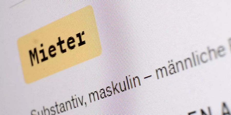 Das Wort maskulin steht in einem Eintrag des Online-Dudens und dem Wort Mieter. Es ist eine fast unscheinbare Änderung, aber mit gewaltigen Folgen: Im Ringen um eine geschlechtergerechte Sprache prescht der Duden vor und schafft Tatsachen: Mieter sind für ihn jetzt nur noch Männer. Foto: Bernd Weissbrod/dpa