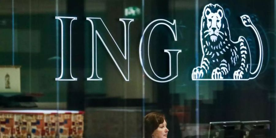 Kontogebühren und Strafzinsen für hohe Summen auf neuen Tagesgeldkonten - auch die Direktbank ING hat auf das Zinstief reagiert und nimmt dafür ein langsameres Wachstum bei den Kundenzahlen in Kauf. Foto: Stephanie Lecocq/EPA FILE/dpa