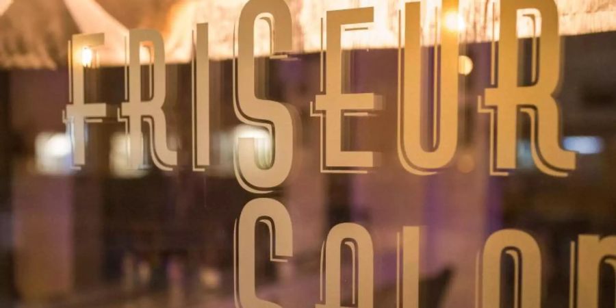 Seit Mitte Dezember sind die Salons wegen der Pandemie geschlossen, im Frühjahr 2020 hatten sie schon mal dichtmachen müssen. Foto: Daniel Karmann/dpa