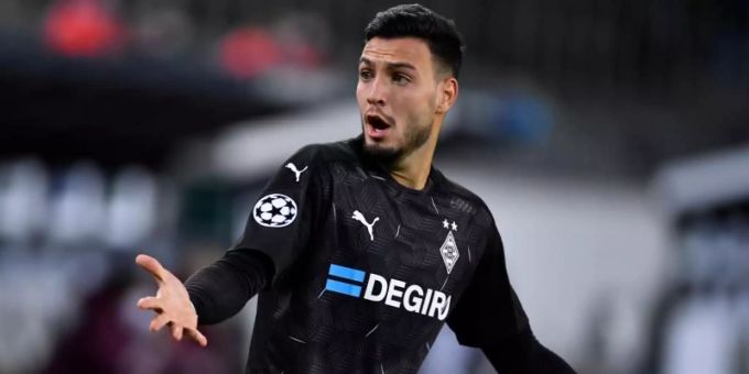 Auch der Gladbacher Ramy Bensebaini hat sich mit dem Coronavirus infiziert. Bensebaini