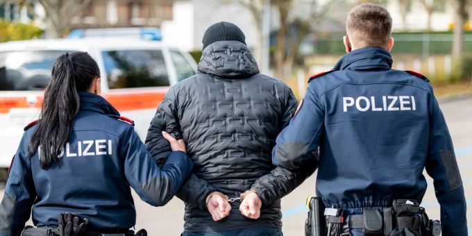 Zürich - Mann nach mehreren Fahrzeugeinbrüchen verhaftet