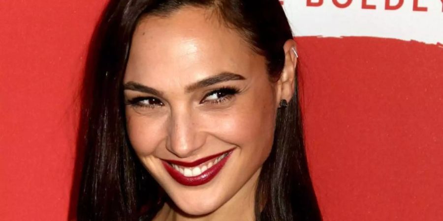 «Wir Frauen von heute unterscheiden uns doch sehr von den Frauen der 60er Jahre. Die modernen Frauen haben schon lange die Verantwortung für ihr eigenes Leben übernommen», sagt Gal Gadot. Foto: Nancy Kaszerman/ZUMA Wire/dpa/Archiv